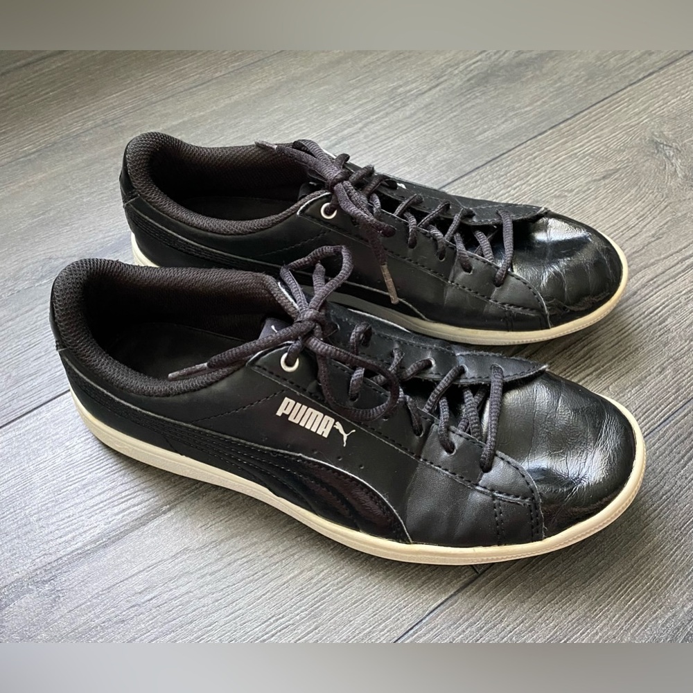 Puma Womens Vikky V2 Patent Black Leather Low Top Sneakers Style 365241 Size 8.5